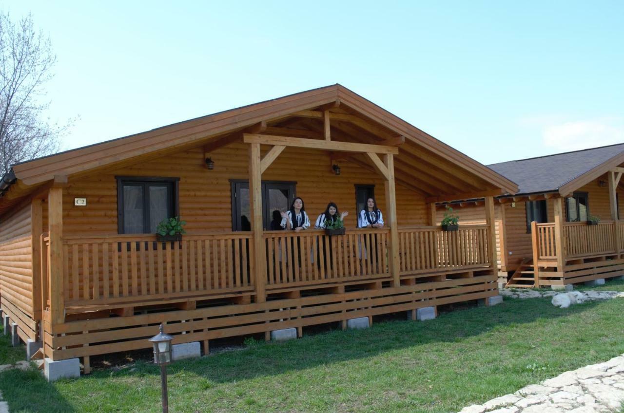 Vila Complex Agroturistic Livada De Nuci Baia de Fier Exteriér fotografie